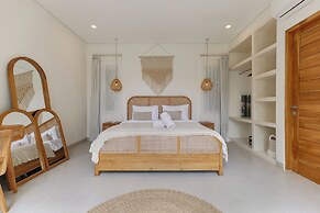 Mata Biru Villa by Betterplace