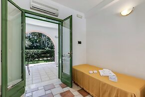 Family Village Pool And Sea