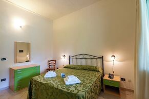 Family Village Pool And Sea