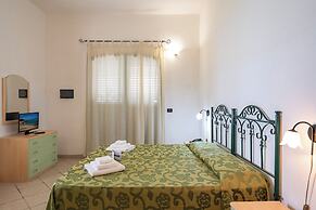 Family Village Pool And Sea