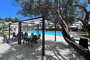 Family Village Pool And Sea