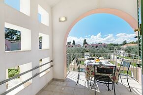 Family Village Pool And Sea