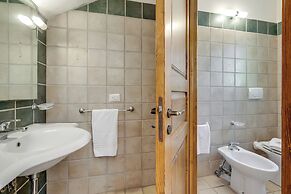 Family Village Pool And Sea