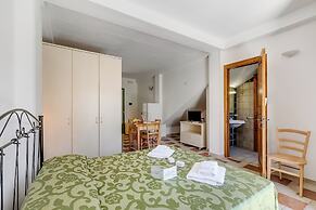 Family Village Pool And Sea