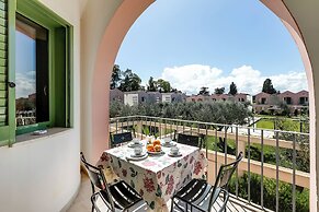 Family Village Pool And Sea