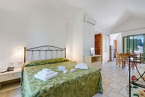 Family Village Pool And Sea