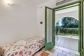 Family Village Pool And Sea