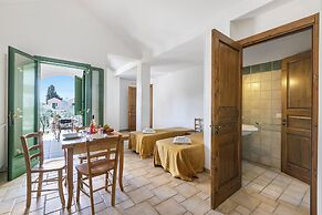 Family Village Pool And Sea