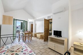 Family Village Pool And Sea