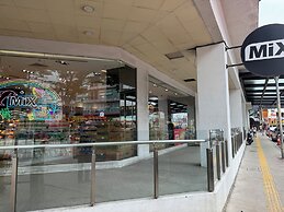 D'Majestic Place by Roomy