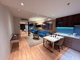 D'Majestic Place by Roomy