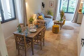 Les Terres Aoyama