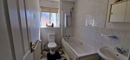 Housesleeps5-garden-parking-familyfriendly