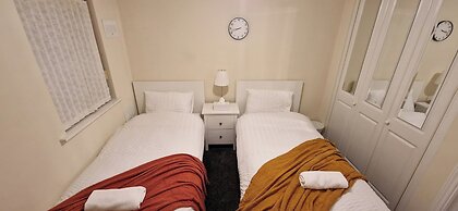 Housesleeps5-garden-parking-familyfriendly