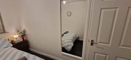 Housesleeps5-garden-parking-familyfriendly