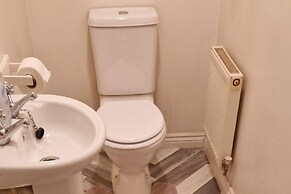 Housesleeps5-garden-parking-familyfriendly