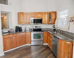 Jacuzzi,crib,walk to Chineese,kebab Rest,food Lion