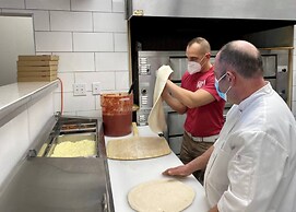 Jacuzzi,crib,walk to Chineese,kebab Rest,food Lion