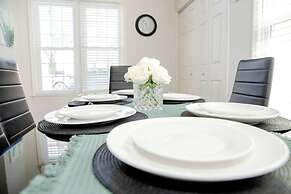 Jacuzzi,crib,walk to Chineese,kebab Rest,food Lion