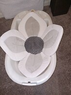 Jacuzzi,crib,walk to Chineese,kebab Rest,food Lion