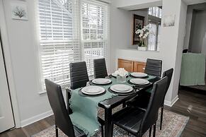 Jacuzzi,crib,walk to Chineese,kebab Rest,food Lion