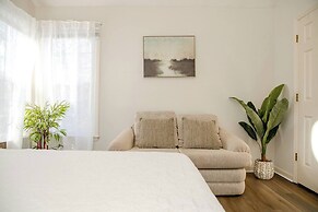 Jacuzzi,crib,walk to Chineese,kebab Rest,food Lion