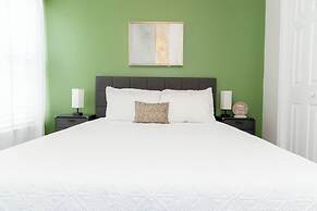 Jacuzzi,crib,walk to Chineese,kebab Rest,food Lion