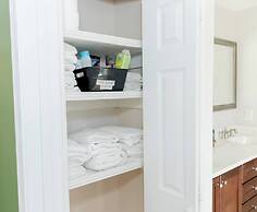 Jacuzzi,crib,walk to Chineese,kebab Rest,food Lion