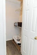 Jacuzzi,crib,walk to Chineese,kebab Rest,food Lion