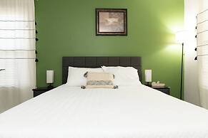 Jacuzzi,crib,walk to Chineese,kebab Rest,food Lion