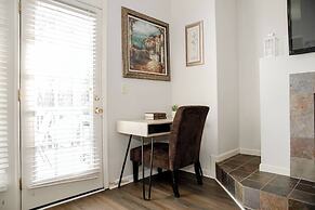 Jacuzzi,crib,walk to Chineese,kebab Rest,food Lion