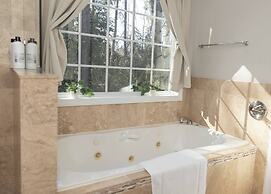 Jacuzzi,crib,walk to Chineese,kebab Rest,food Lion