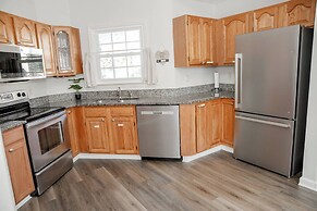 Jacuzzi,crib,walk to Chineese,kebab Rest,food Lion