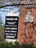 Jacuzzi,crib,walk to Chineese,kebab Rest,food Lion