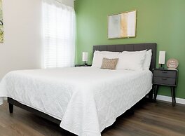 Jacuzzi,crib,walk to Chineese,kebab Rest,food Lion