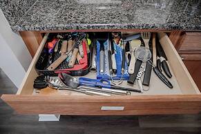 Jacuzzi,crib,walk to Chineese,kebab Rest,food Lion