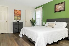 Jacuzzi,crib,walk to Chineese,kebab Rest,food Lion