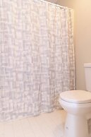 Jacuzzi,crib,walk to Chineese,kebab Rest,food Lion