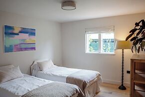 2-bed Eco Friendly Home - Sleeps 4 - Parking