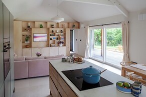 2-bed Eco Friendly Home - Sleeps 4 - Parking