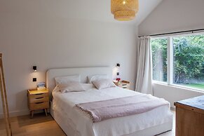 2-bed Eco Friendly Home - Sleeps 4 - Parking
