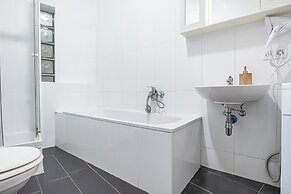 Cozy Room Near U6 Dresdner Subway Line