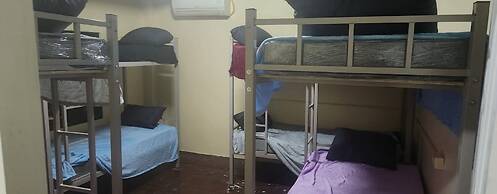 ISLAND HOPPERZ HOSTEL CAFE WORKSPACE BUD