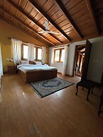 Woodside Retreat Pangot