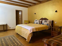 Woodside Retreat Pangot