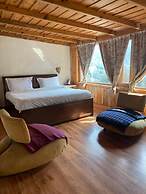 Woodside Retreat Pangot