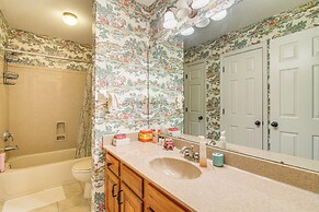 Family-friendly Gem w/ Home Office in Memphis