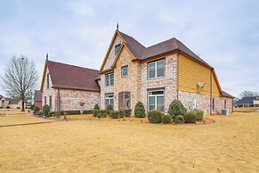 Family-friendly Gem w/ Home Office in Memphis