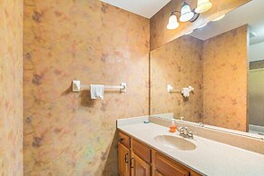 Family-friendly Gem w/ Home Office in Memphis