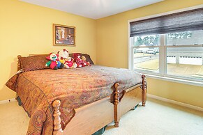 Family-friendly Gem w/ Home Office in Memphis